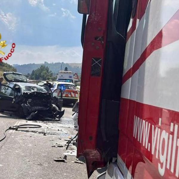 Perugia, incidente sulla SS291 di Gubbio e di Pian d’Assino: scontro fra auto, cinque feriti