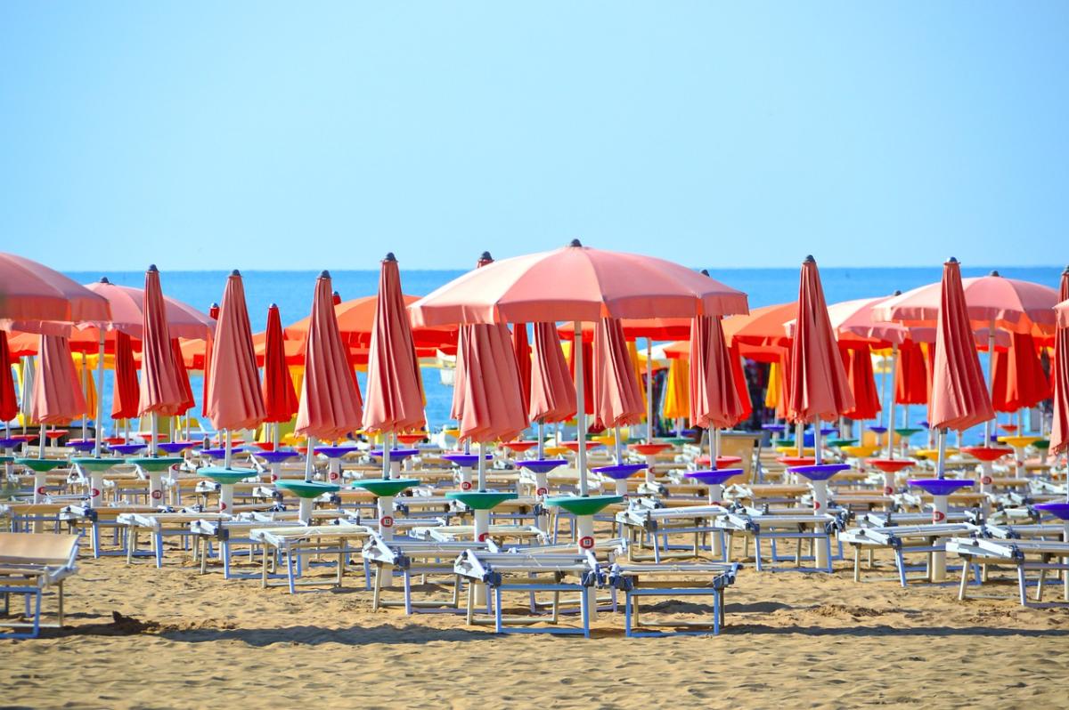 Guadagni stabilimento balneare: entrate, uscite e requisiti da rispettare