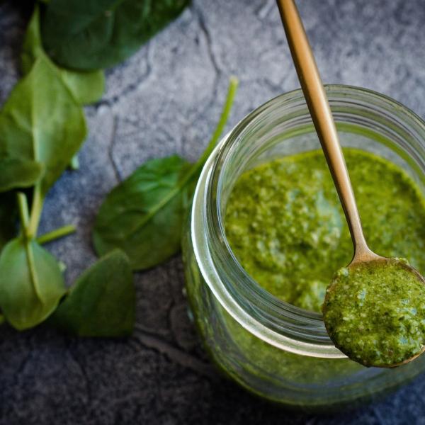 Spaghetti al pesto e patate: la ricetta originale e il video