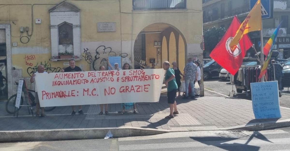 Roma, McDonald’s apre a Primavalle e scatta la raccolta firme. L’attivista Rizzo: “Non lo vogliamo, porterà solo problemi: il Municipio vigili sul rispetto delle regole”