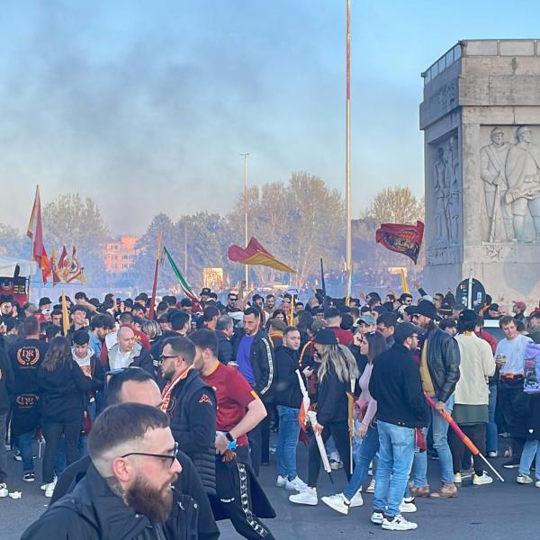 Roma- Feyenord tifosi pre partita senza incidenti, bombe e fumogeni | Viceo