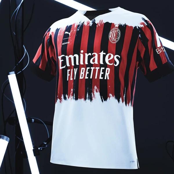 Milan, presentata la quarta maglia: verrà indossata contro il Bologna