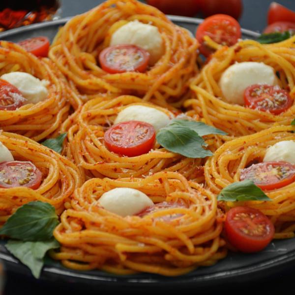 Cestini di spaghetti: la ricetta originale ai sapori mediterranei