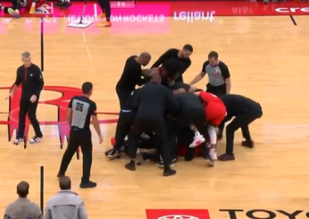 NBA, brutto fallo di DeRozan e rissa tra Houston e Toronto | VIDEO