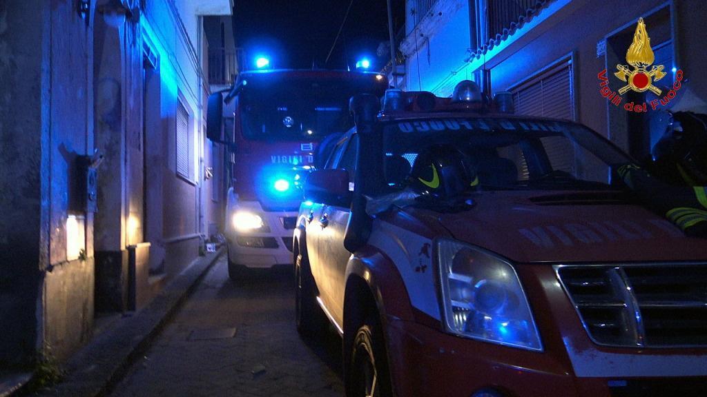 Verona, incendio in un appartamento di Isola della Scala: il bilancio è di un morto e un ferito