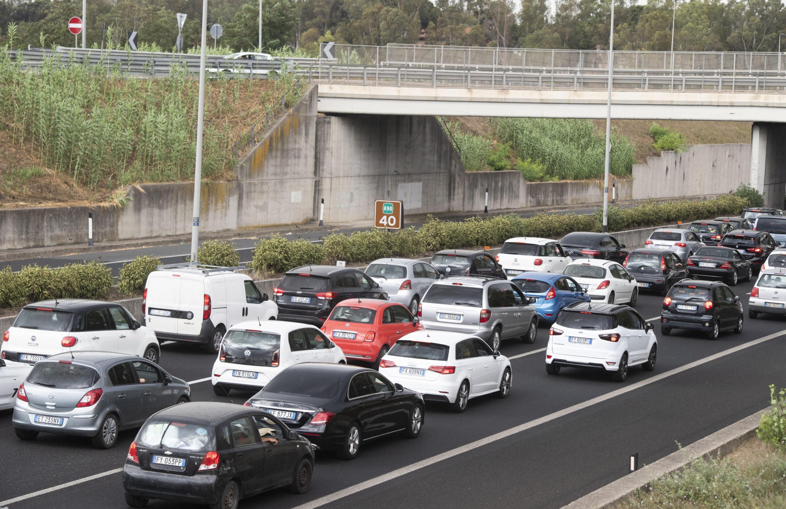 Roma, incidente sul Gra: ferito gravemente un centauro