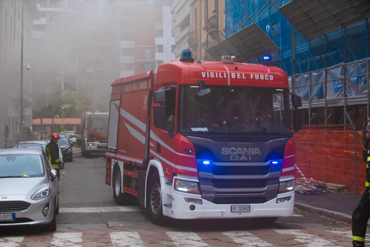 Napoli, incendio a Fuorigrotta: in fiamme la collina di Monte Sant’…