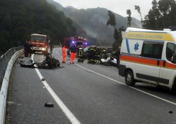 Catanzaro, incidente sulla SS106 all’altezza di Isca sullo Jonio: auto si ribalta, un morto