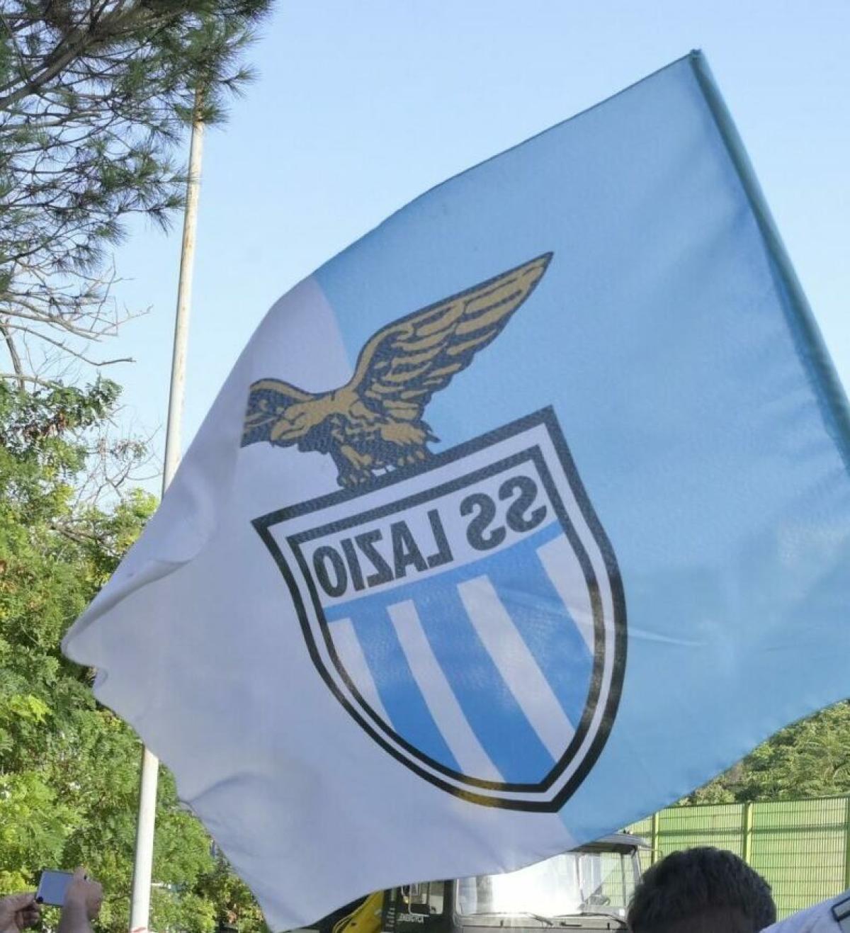 Bayern-Lazio, tifosi biancocelesti inneggiano a Mussolini nel pub Hofbräuhaus | VIDEO