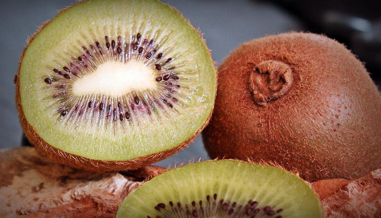 Ricco di fibre e povero di calorie, ecco quali sono i benefici del kiwi