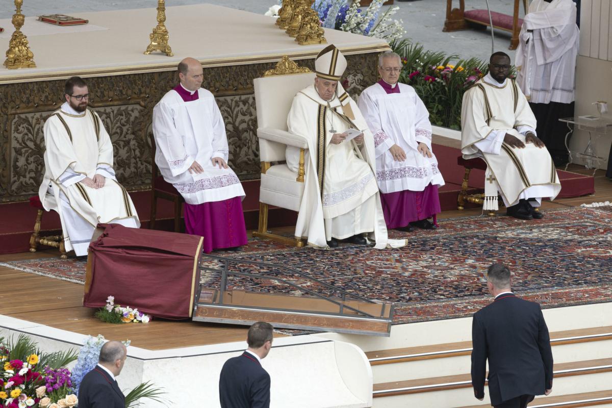 Papa Francesco Pasqua 2024, messaggio e benedizione Urbi et Orbi: “La guerra è sempre un’assurdità.  Quanta sofferenza vediamo negli occhi dei bambini”