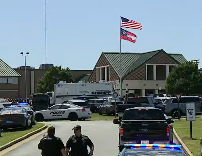 Usa, sparatoria in un liceo a Winder (Georgia): 4 morti e 9 feriti. Arrestato un 14enne. Cosa sappiamo | VIDEO