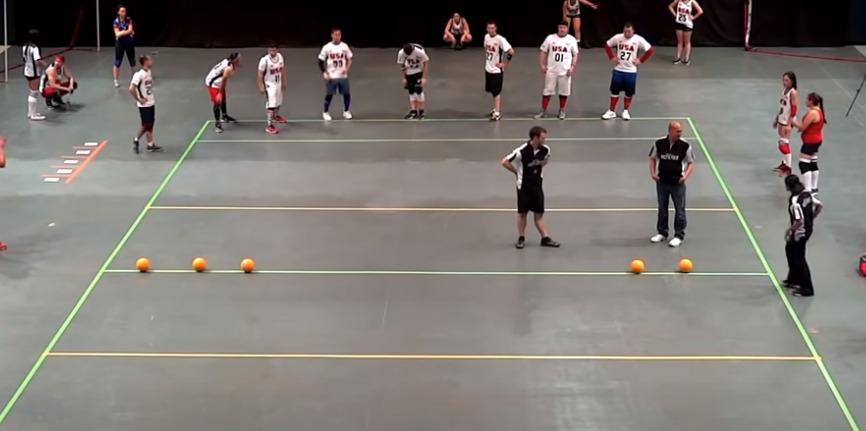 Dodgeball, regole della “palla avvelenata”: come e dove si gioca, numero dei giocatori e come fare punti