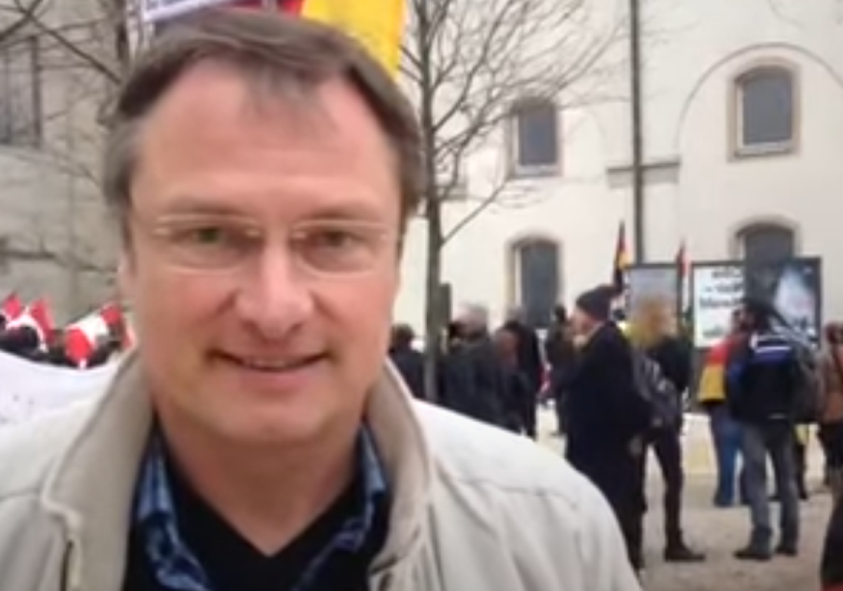 Chi è Michael Stürzenberger, attivista di estrema destra ferito nell’attacco durante la manifestazione anti-Islam a Mannheim