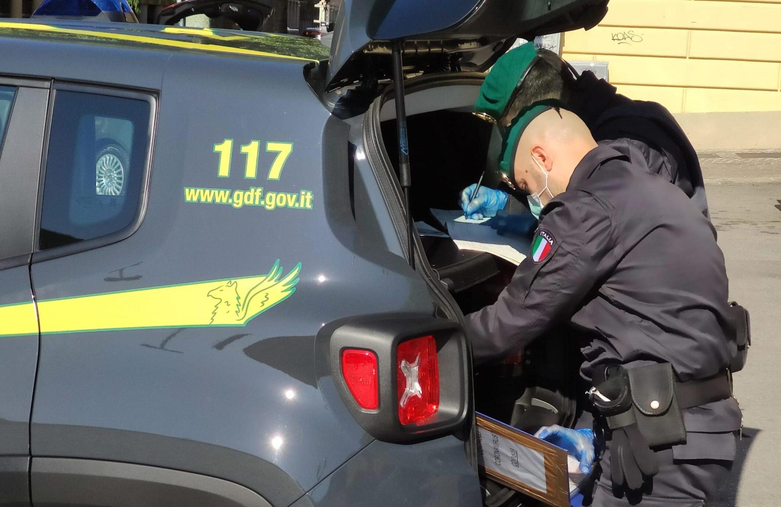 Sequestrati 44 kg di cocaina in un tir che trasportava legna pregiata: arrestati conducente e passeggero