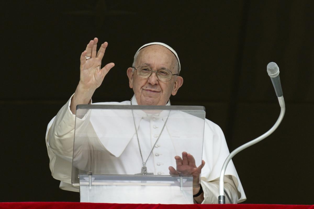 Papa Francesco all’Angelus: “Questo Natale prendetevi cura degli al…