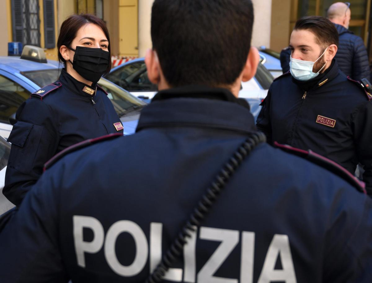 Catania, aggredite due poliziotte in questura: contro di loro si è …