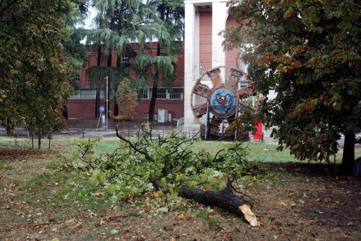 Maltempo, allerta arancione in Lombardia e Liguria: vento e temporali