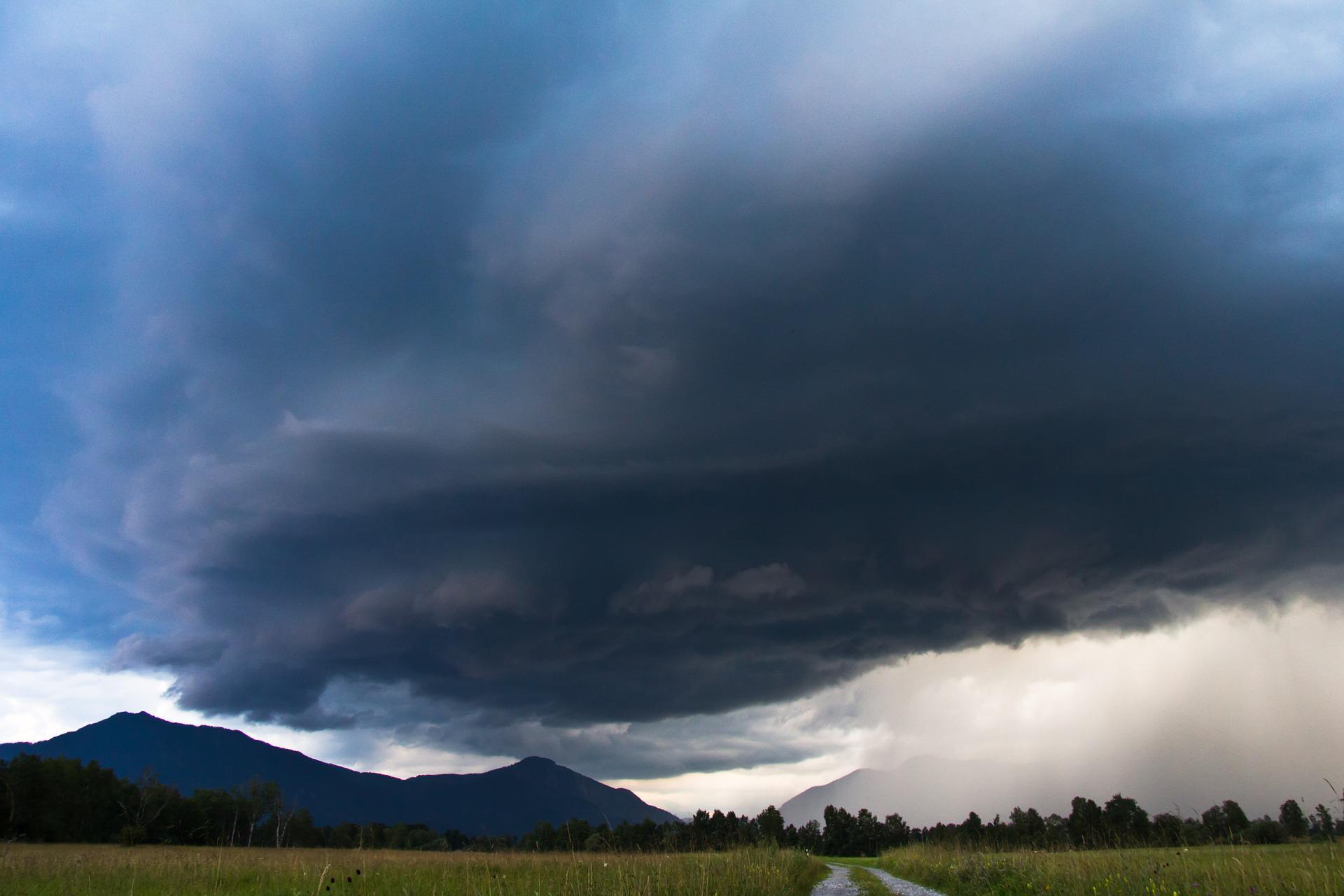 Previsioni meteo, in arrivo nuove piogge al Sud e i primi fiocchi sulle Alpi