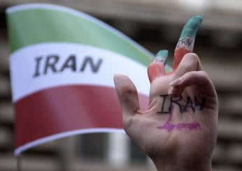 Continua la repressione in Iran, Teheran non permette a un aereo di lasciare il paese