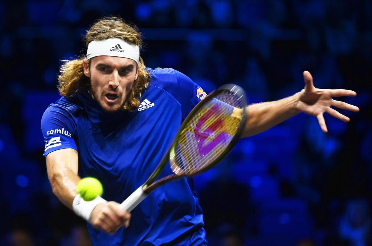 Australian Open, Tsitsipas e Medvedev avanzano al terzo turno