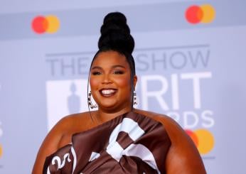 Lizzo lancia una nuova linea gender-neutral, si chiamerà “Your Skin”