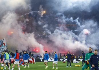 Lazio-Roma ad alta tensione: scontri tra Tribuna Tevere e Distinti Sud con lanci di petardi | VIDEO