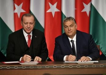 Nato, la Turchia ratifica l’adesione della Svezia. Orban invita premier svedese in Ungheria, la Svezia rifiuta