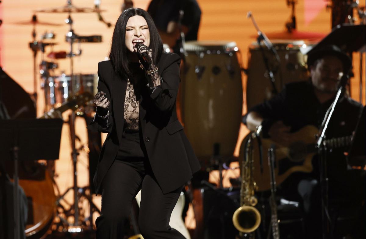 Laura Pausini annuncia a sorpresa l’evento per Capodanno 2024: dove si esibirà