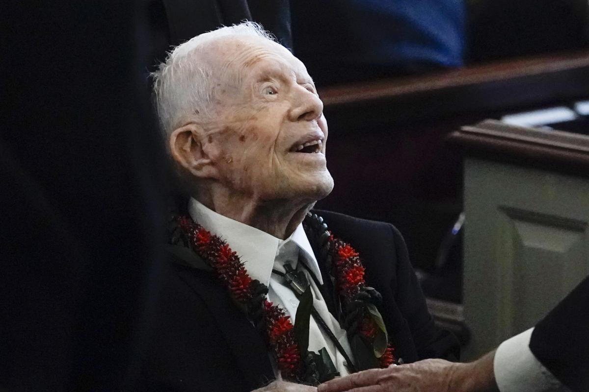 Elezioni Usa 2024, l’ex presidente Jimmy Carter compie 100 anni: “Sopravvivo per votare Kamala Harris” | FOTO