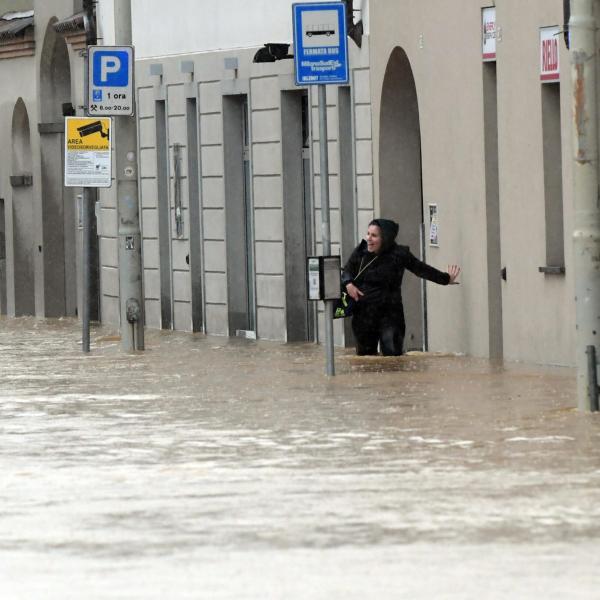 Maltempo in Lombardia, sott’acqua Bergamo e Milano e il Lambro esonda. Scuole chiuse domani 11 ottobre 2024: gli ultimi aggiornamenti