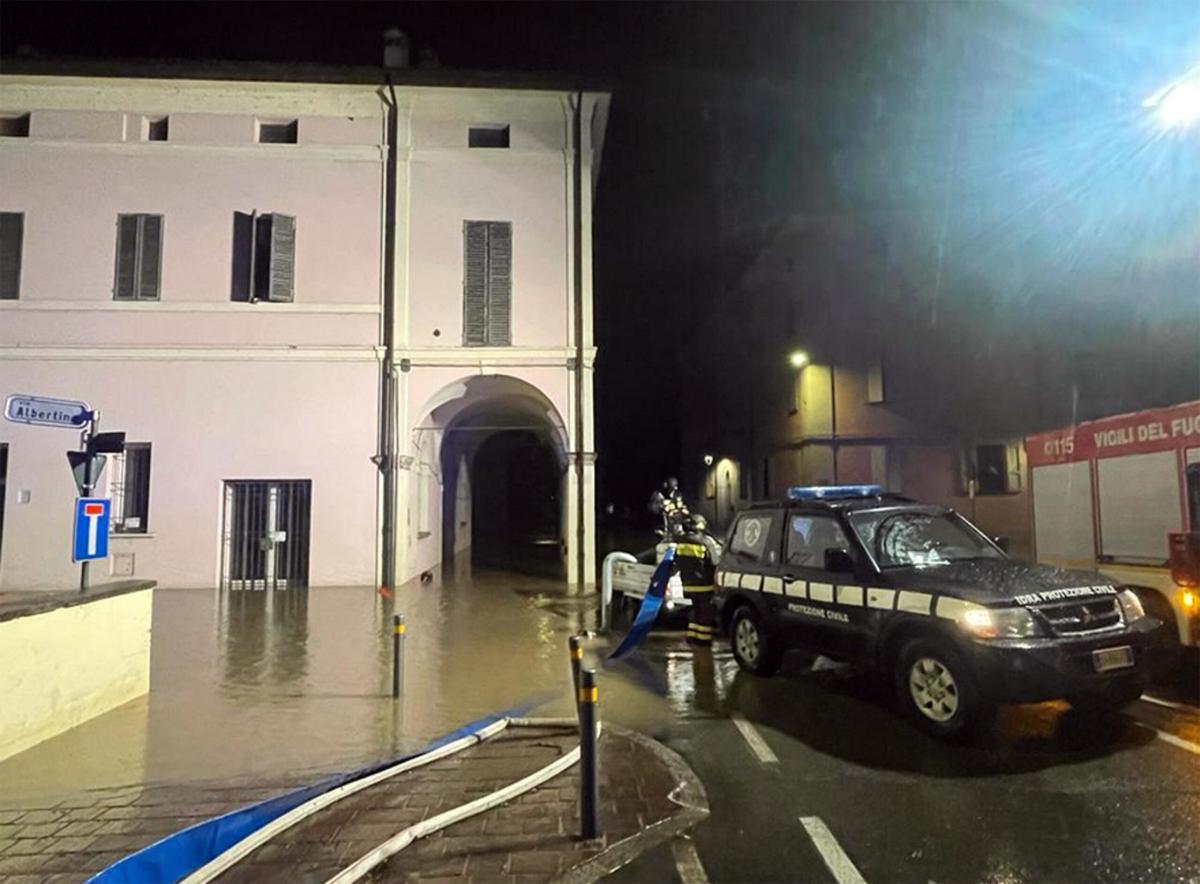 Bologna, crolla una casa a Fontanelice a causa del maltempo. Recupe…