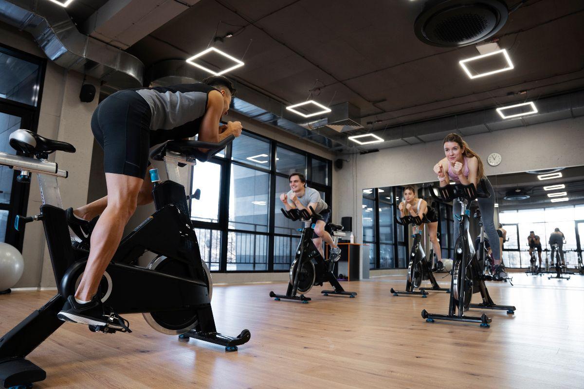 Quanto si dimagrisce con lo spinning: scopri quanti chili si perdono con questo sport