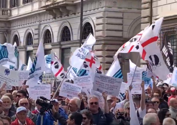 Balneari, le associazioni in piazza a Roma: “Chiediamo una legge subito, no alla Bolkestein” | VIDEO