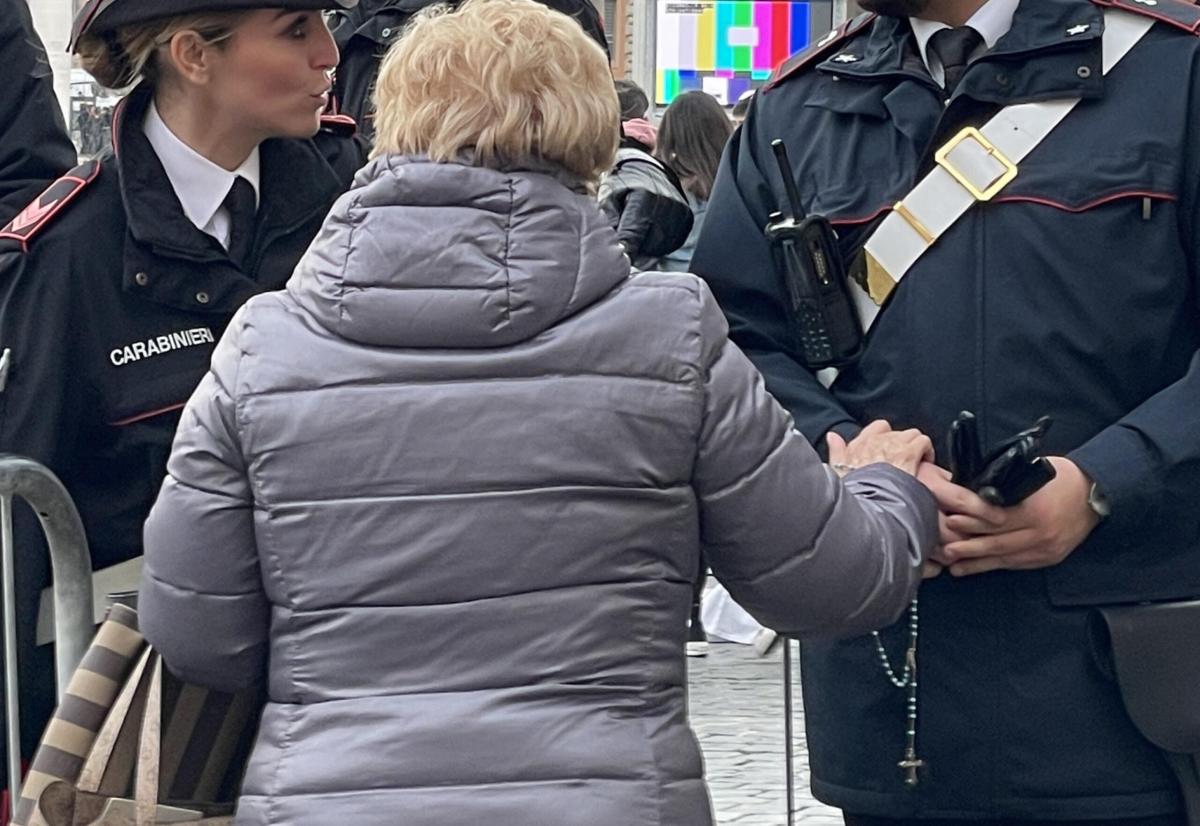 Pescara, donna ruba al supermercato e i carabinieri le pagano la spesa