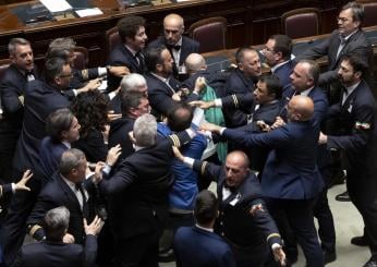 Rissa alla Camera, approvato il verbale contestato da opposizione. Fontana convoca 12 deputati. Premierato, concluso esame emendamenti: martedì il voto