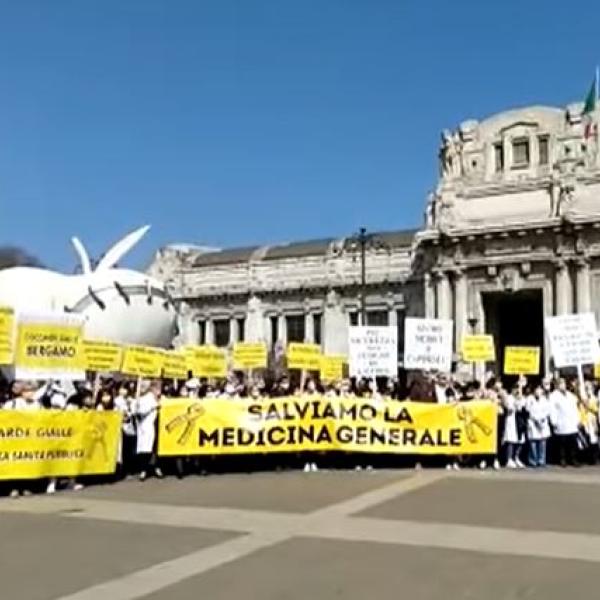 Sos camici bianchi: la protesta delle Coccarde Gialle