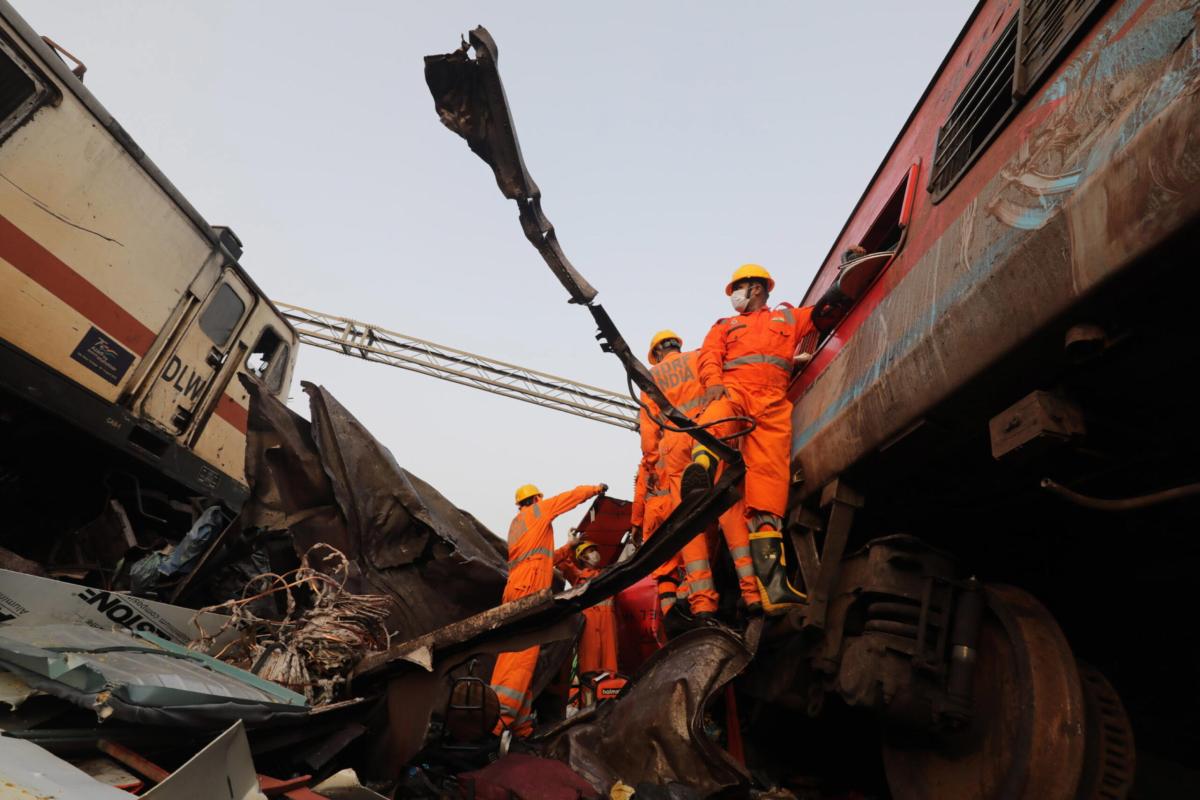 Incidente ferroviario in India, sale in numero delle vittime: oltre…