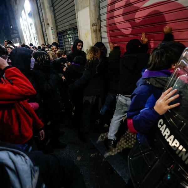 Pro Vita & Famiglia, con Gualtieri è scontro anche sulla pulizia delle serrande. Coghe: “Dal sindaco ci aspettavamo solidarietà, non la cancellazione delle scritte”