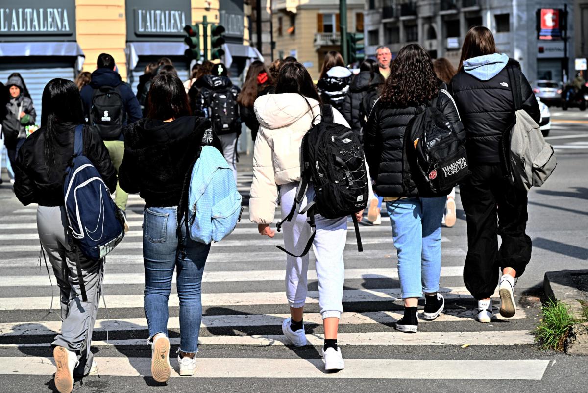 Latina, intera classe sotto indagine per stalking e istigazione al …