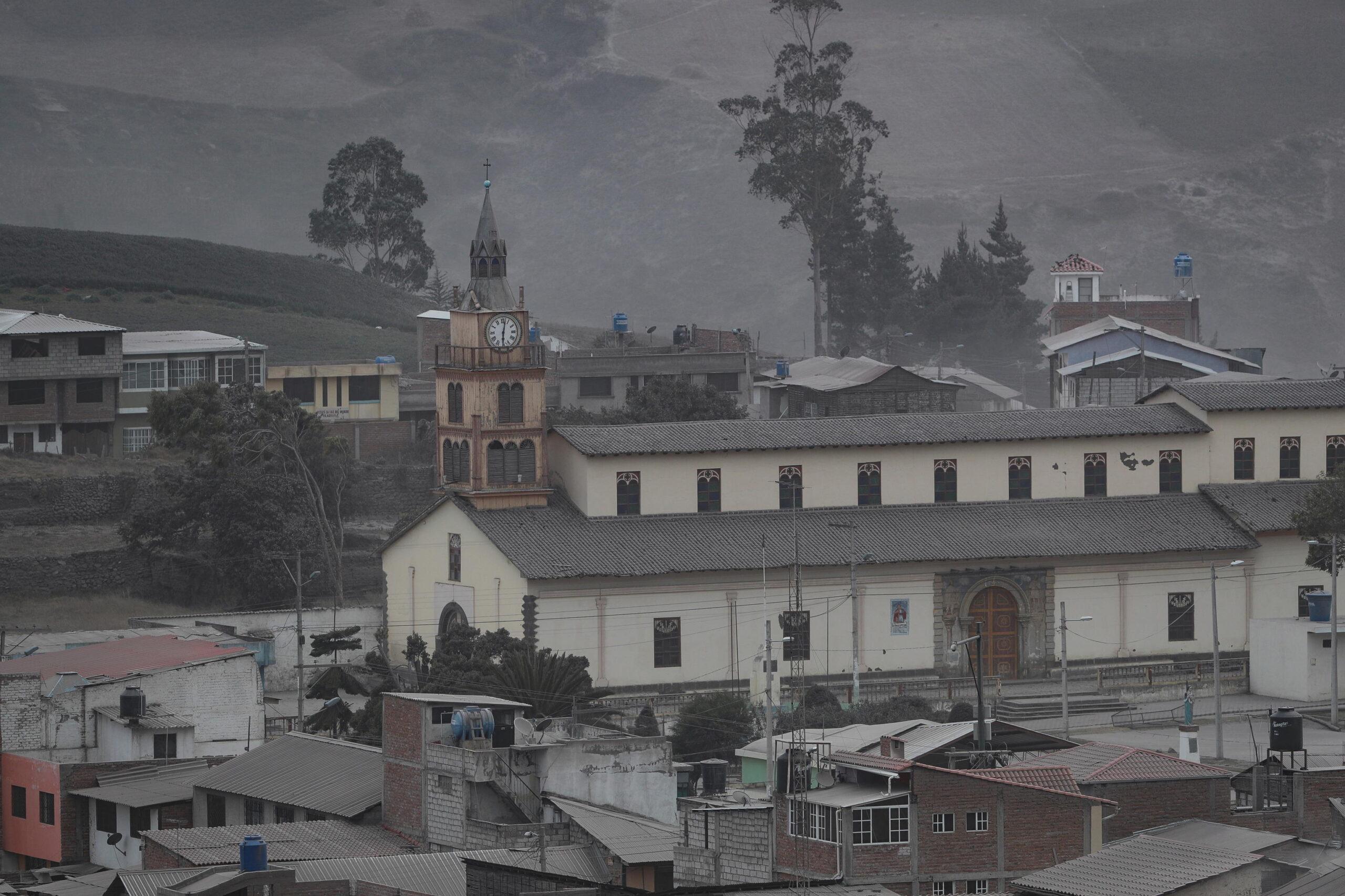 Terremoto in Ecuador di magnitudo 7: primo bilancio di 14 vittime e oltre 100 feriti