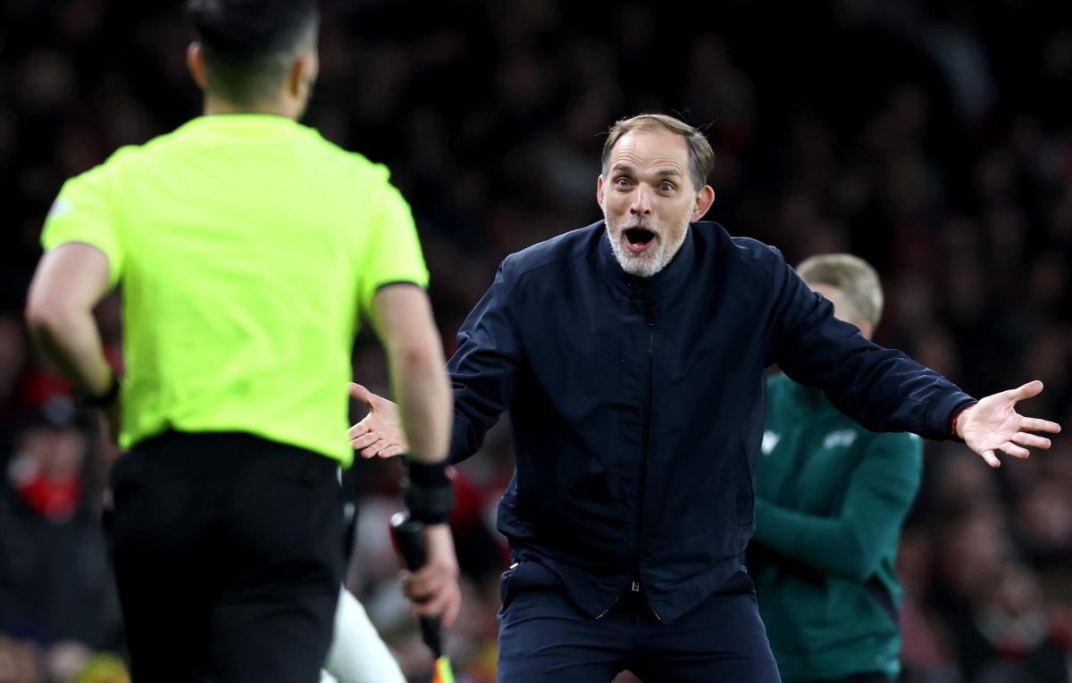 Arsenal-Bayern, svista clamorosa dell’arbitro: Gabriel raccoglie il pallone con le mani ma Nyberg non concede il rigore | VIDEO