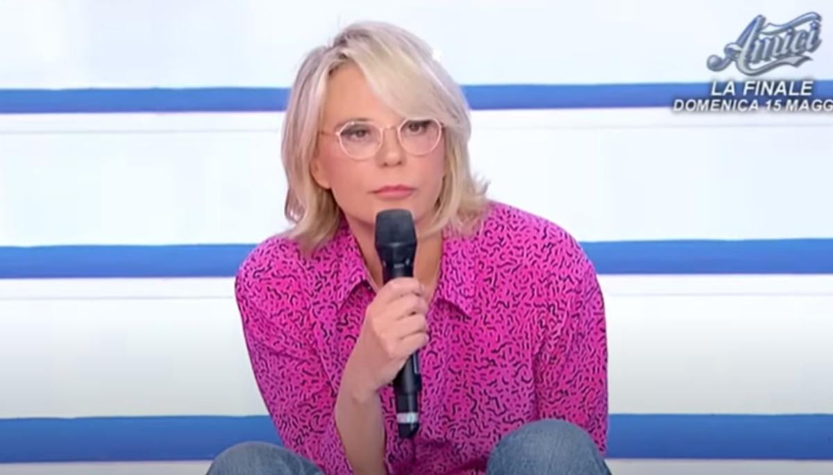 Uomini e donne, Maria De Filippi sbotta: “Tu che ca*** vuoi?”, lo sfogo della conduttrice