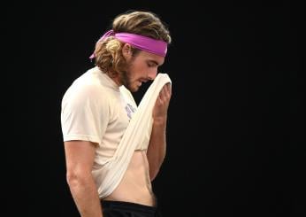 Tennis, Tsitsipas mette a tacere le le polemiche con Kyrgios: “Non c’è razzismo, solo un malinteso”