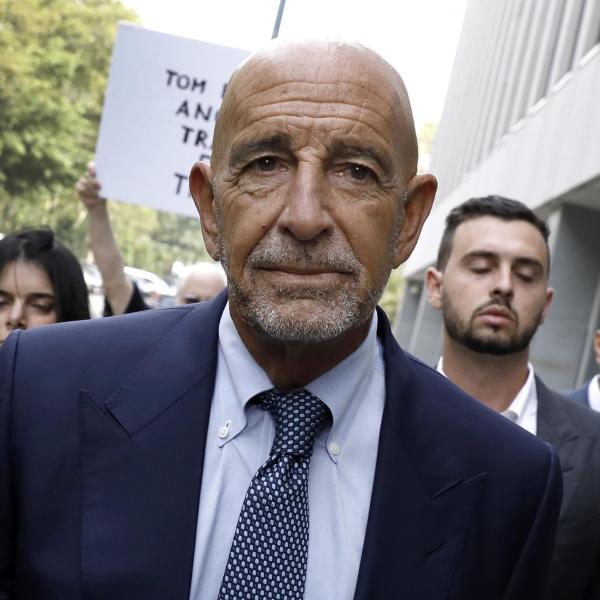 Tom Barrack, chi è il tycoon americano? Gestisce un patrimonio da 45 miliardi