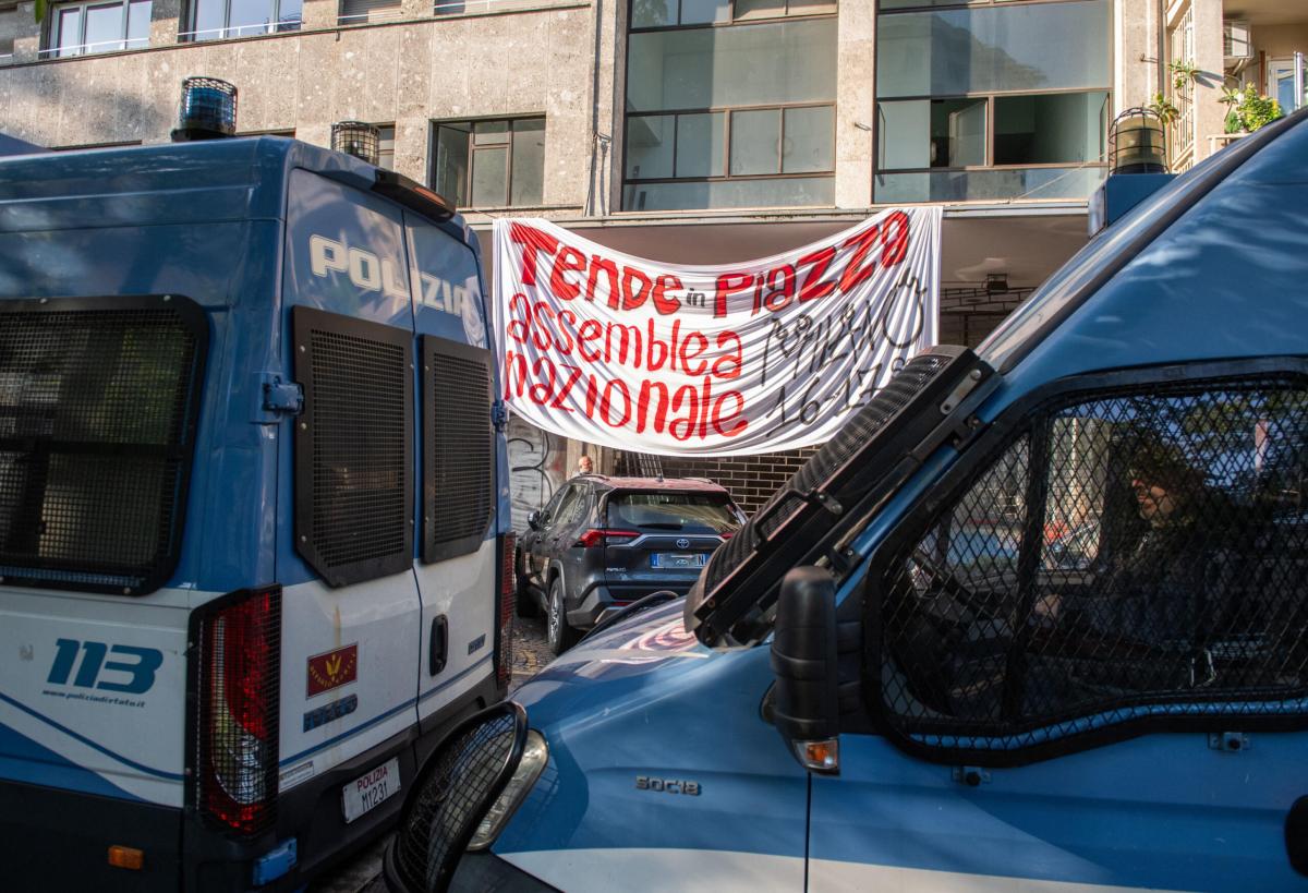 Milano, sgomberato l’ex cinema occupato dagli studenti contro il ca…