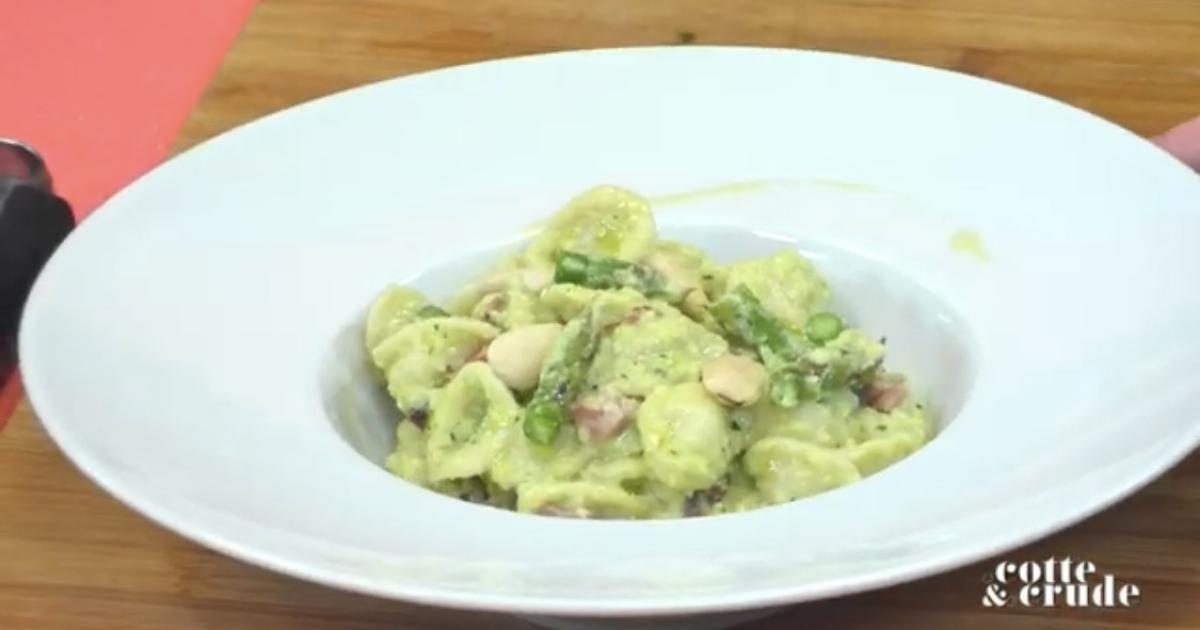 Pasta asparagi e speck, la video ricetta