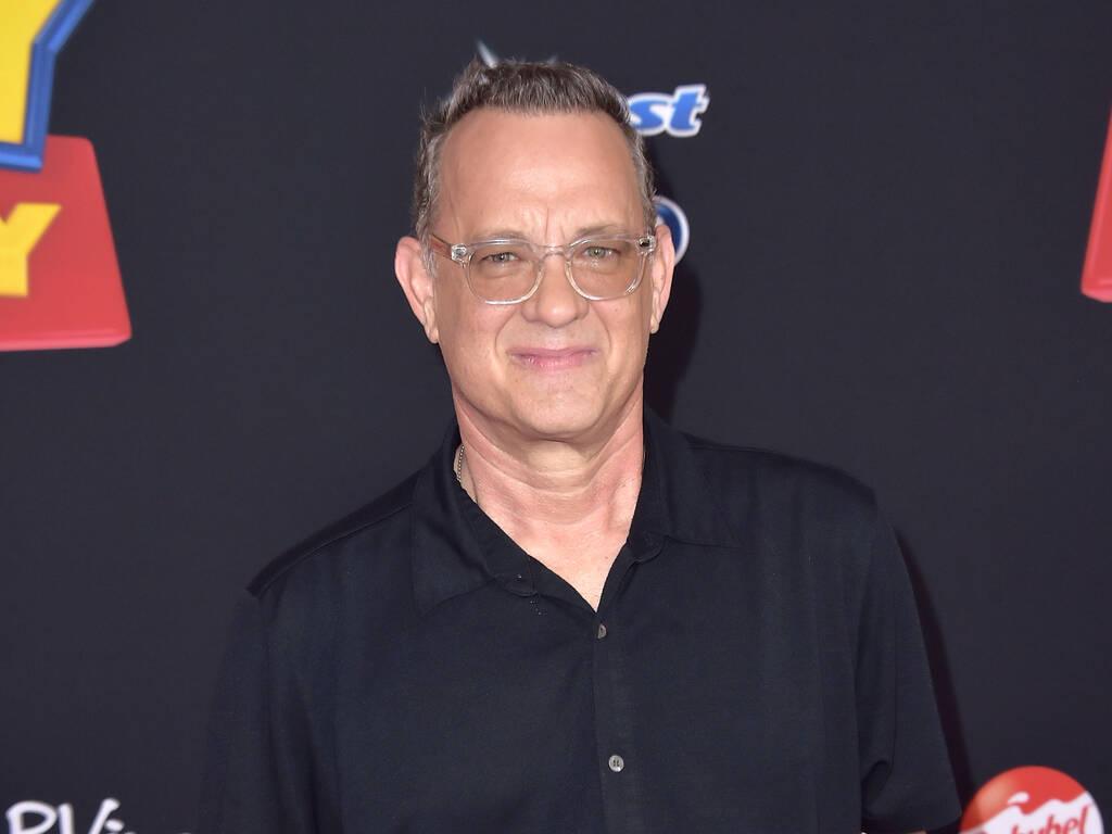 Che malattia ha Tom Hanks? La verità sul tremore alle mani