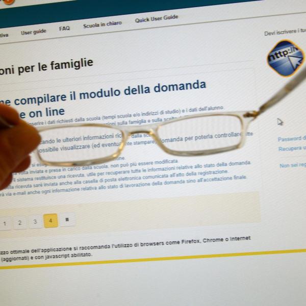 Scuola, iscrizioni 2023-24: scelta penalizzante per le segreterie