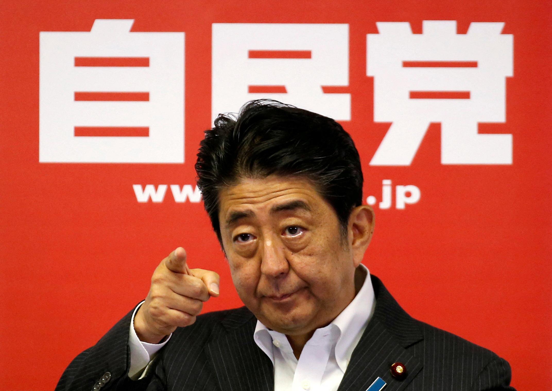 Giappone, il feretro di Shinzo Abe trasferito a Tokyo